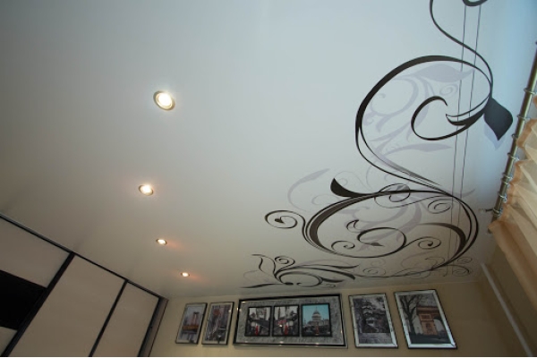 Матовый натяжной потолок с рисунком