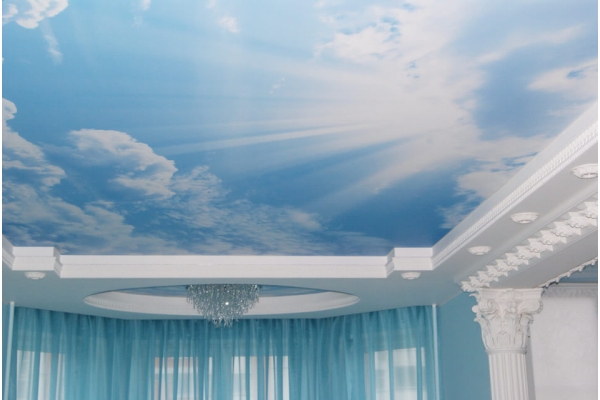 Натяжной потолок с фотопечатью облака