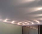 Сатиновый натяжной потолок с подсветкой