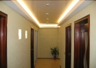 Натяжной потолок с подсветкой в коридор