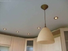 Одноуровневый натяжной потолок на кухню
