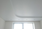 Двухуровневый натяжной потолок белый