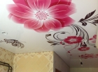 Натяжной потолок с рисунком в комнату